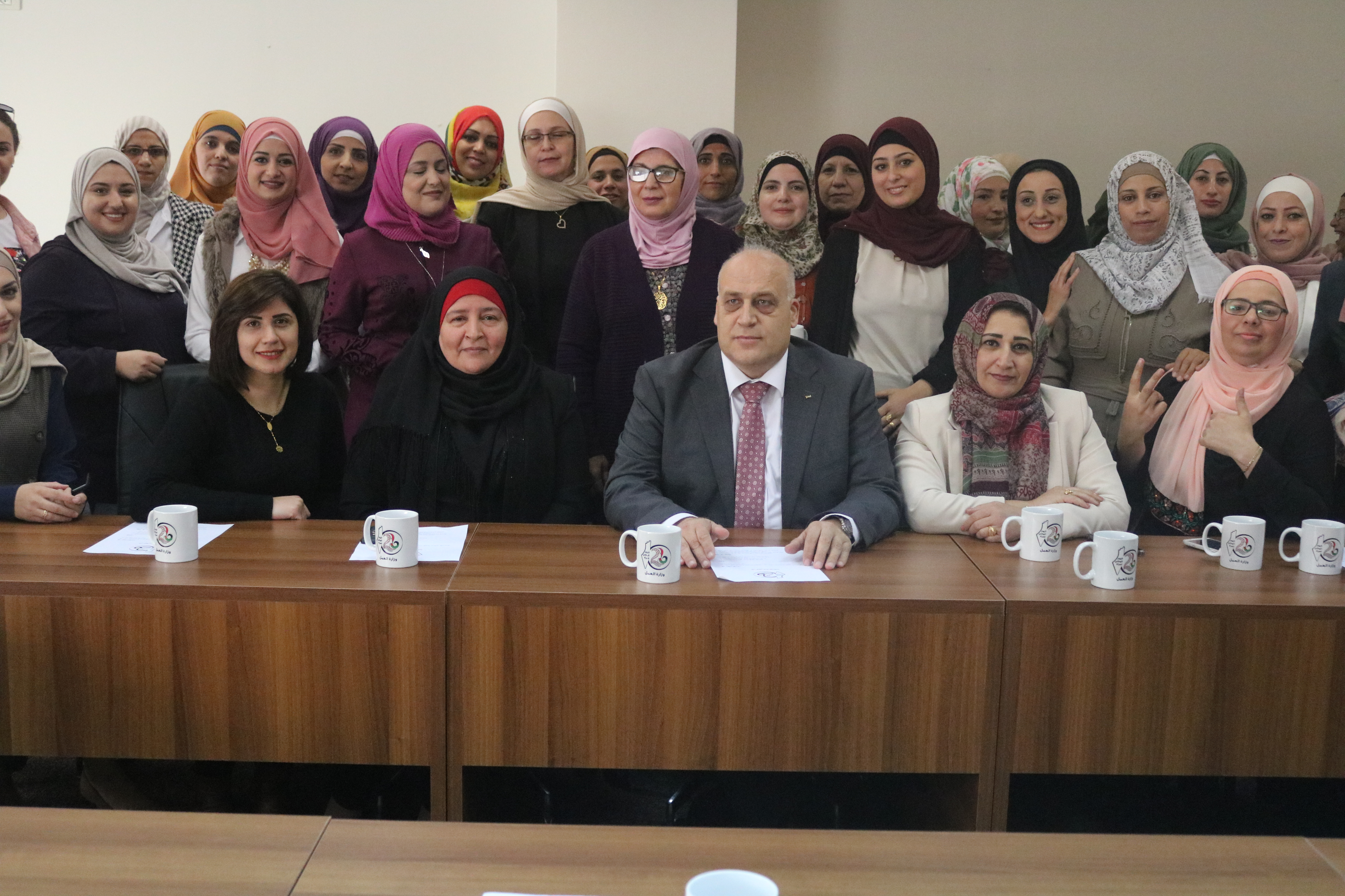 وزير العمل: المرأة الفلسطينية شريك أساسي في عملية التنمية المستدامة وبناء الدولة
